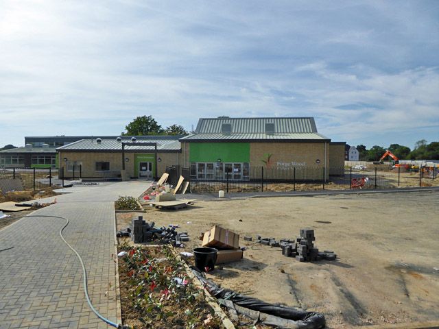 File:Forge Wood Primary School (geograph 5517122).jpg