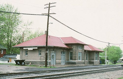 File:Fostoria station, May 15, 1983.jpg