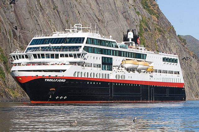 File:Hurtigruta MS Trollfjord.jpg