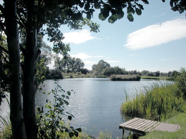 File:Lake - geograph.org.uk - 45597.jpg