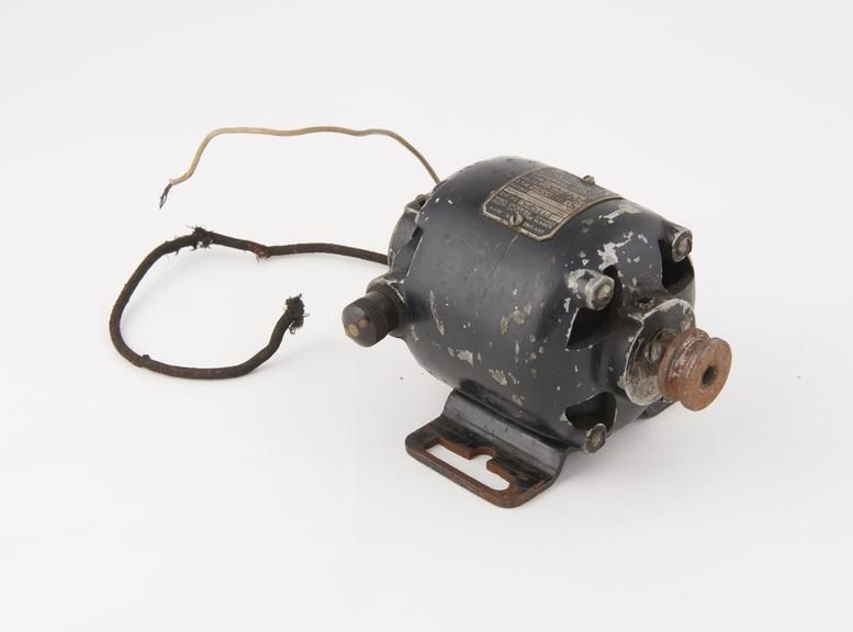 File:MV Universal electric motor, c1930.jpg