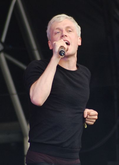 File:Mr Hudson at Lovebox Weekender 2009 crop.jpg