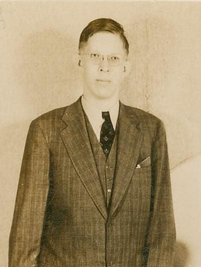 File:Robert Wadlow postcard (cropped).jpg