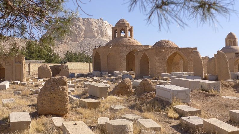 File:Serah bat Asher cemetery, Pir Bakran.jpg