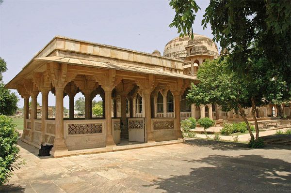 File:Tansen Tomb - panoramio.jpg