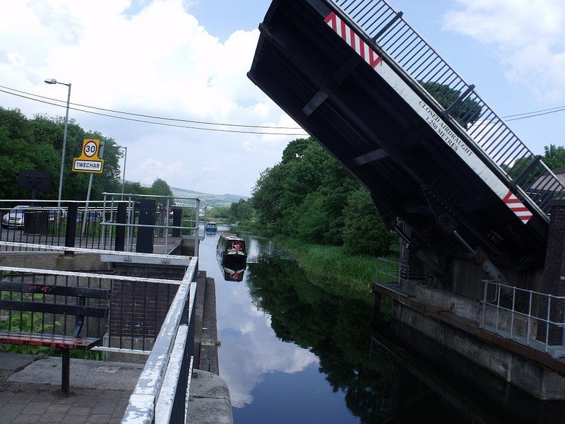 File:Twechar Bridge (geograph 1896813).jpg