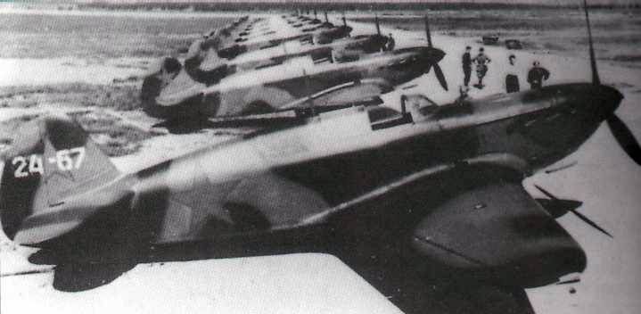 File:Yak-1 fighters in 1941.jpg