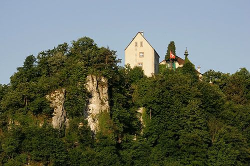 File:Burg-im-Leimental.jpg