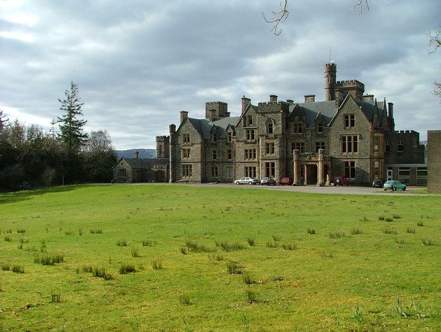 File:Duncraig Castle - geograph.org.uk - 374841.jpg