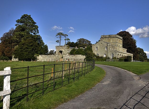 File:Eastbury House - geograph.org.uk - 992830.jpg