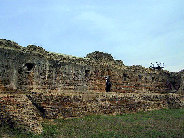 File:Old terrace and gallery Vila Áulica.jpg