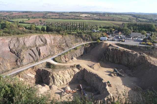 File:Breedon Quarry - geograph.org.uk - 587810.jpg