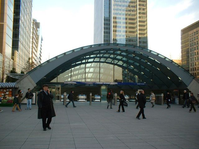 File:Canarywharftube.jpg