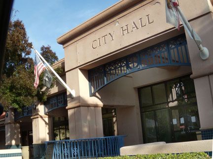 File:Coalinga City Hall.jpg