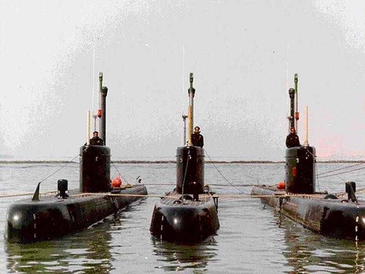 File:Cosmos Class Submarine.jpg