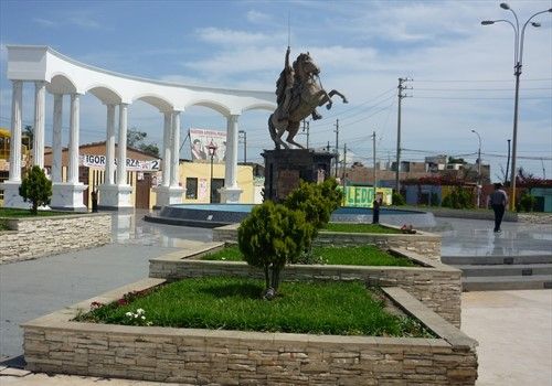 File:Plaza de armas of Pativilca.jpg