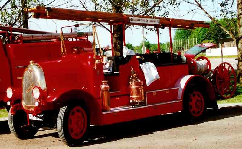 File:Tidaholm Fire Engine 1924.jpg