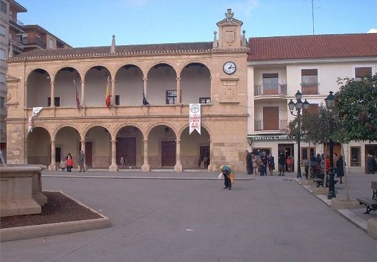 File:Ayuntamiento Villarrobledo.jpg