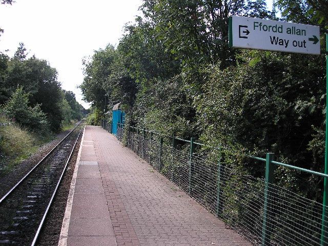 File:BirchgroveRailwayStation.jpg