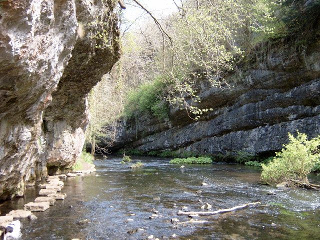 File:Chee Dale - geograph.org.uk - 74872.jpg