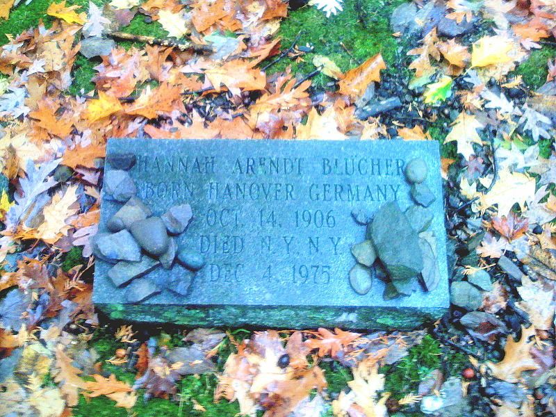 File:GraveHannahArendt..jpg