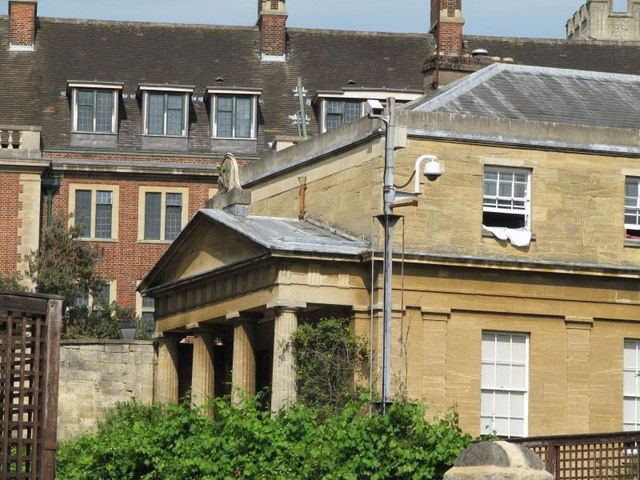 File:Interesting Building - geograph.org.uk - 1392693.jpg