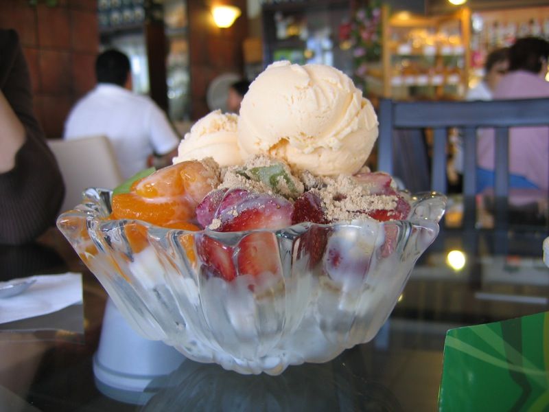 File:Korean shaved ice-Patbingsu-12.jpg