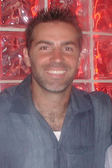 File:Kurt Warner 2004-10-07 (cropped).jpg