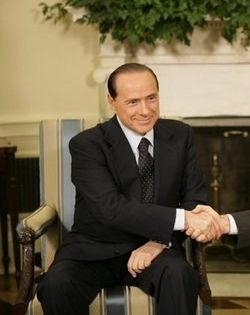 File:Silvio Berlusconi shakes hands with Bush.jpg