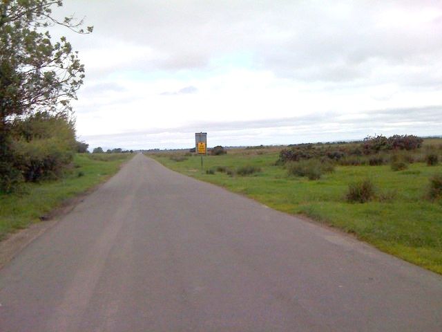 File:Straight ahead - geograph.org.uk - 2020337.jpg