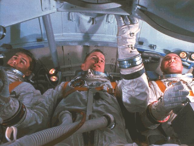 File:Apollo1 Crew im Simulator.jpg