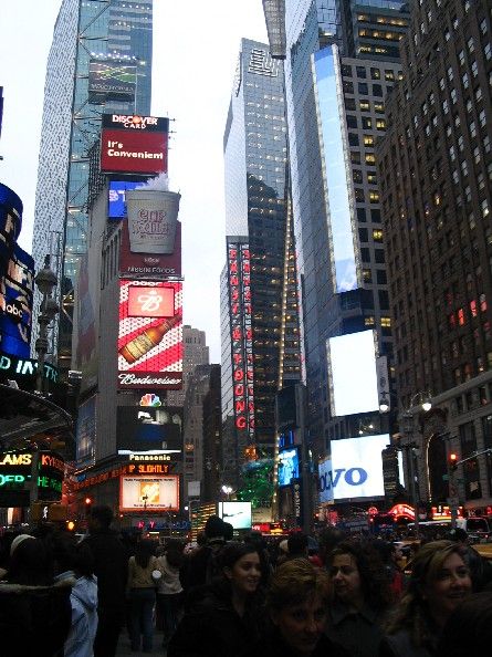 File:Cup Noodles ad -Times Square.jpg