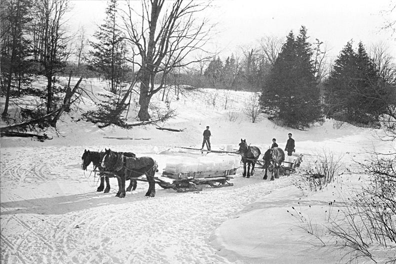 File:Cutting Ice on the river.jpg