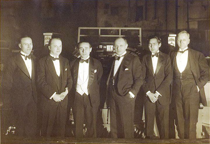 File:Mr. Roxy and his Organists.jpg