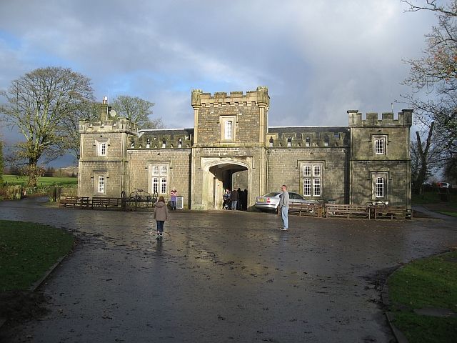 File:Mugdock Country Park Visitor Centre.jpg