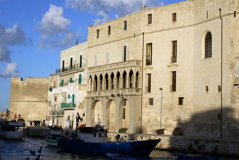 File:Palazzo, Monopoli.jpg