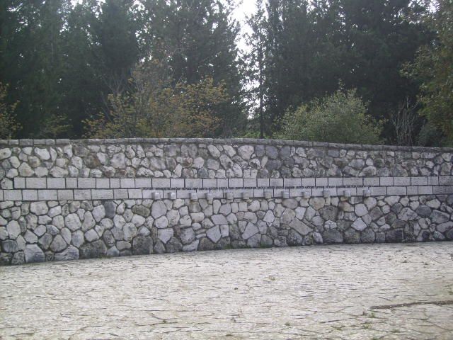 File:PikiWiki Israel 5770 Monument of Avivim children.JPG