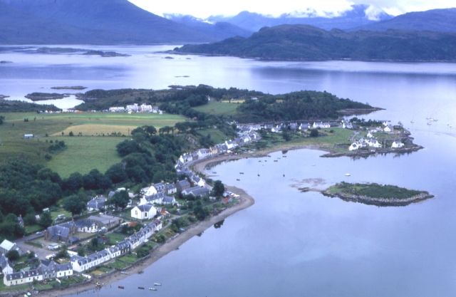 File:Plockton - geograph.org.uk - 8277.jpg