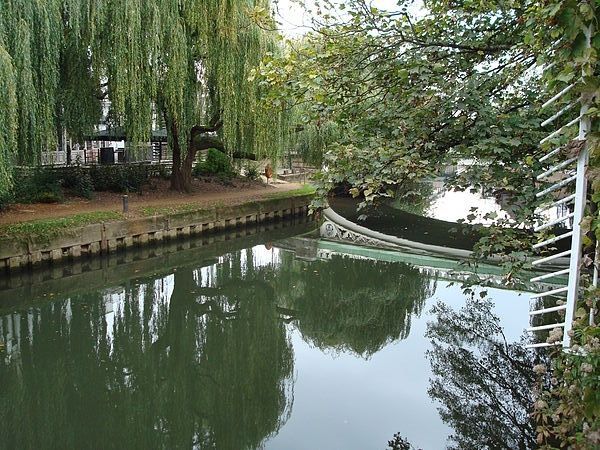 File:River Wey & Canal at Guildford.jpg