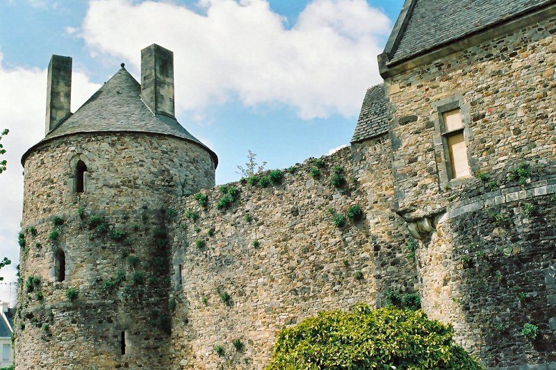 File:Saint-Sauveur-le Vicomte (Château) 4.jpg