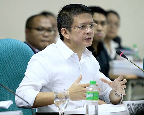 File:Chiz Escudero at Senate session 9.24.14.jpg