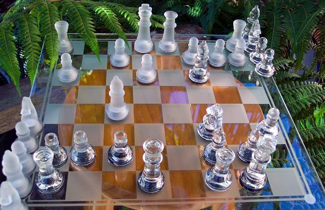 File:GlassChessSet2.jpg