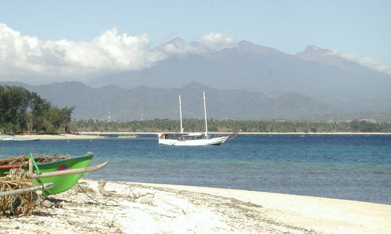 File:Gunung Rinjani from Gili Air 1.jpg