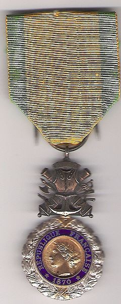 File:Médaille militaire de l'adjudantchef Mespléde.jpg