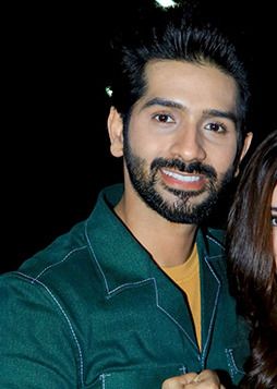 File:Photos-Vardhan-Puri-grace-the-special-screening-of-Yeh-Saali-Aashiqui-5 (cropped).jpg