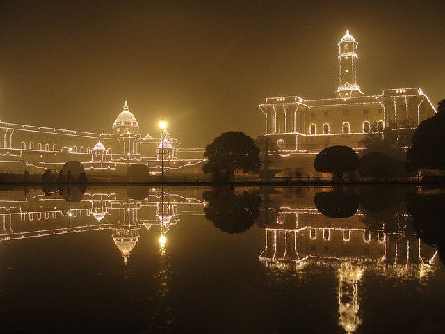 File:Rashtrapati Bhavan Illuminated on Republic Day-2010 Eve.jpg