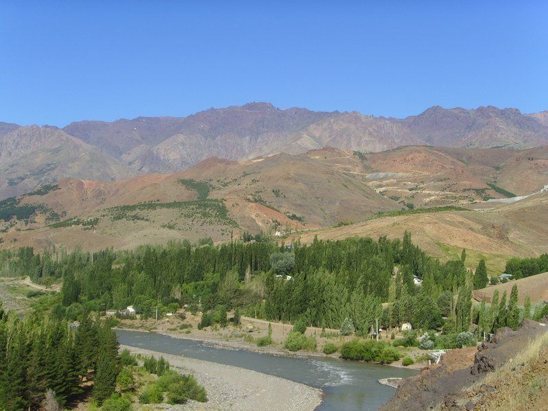 File:AndacolloNeuquenRiver.jpg