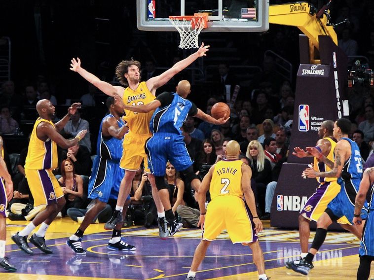 File:Carter vs Gasol, Lakers vs Magic.jpg