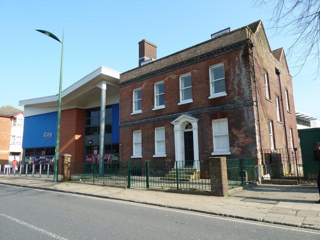 File:Georgian house in St Mary's Street.jpg