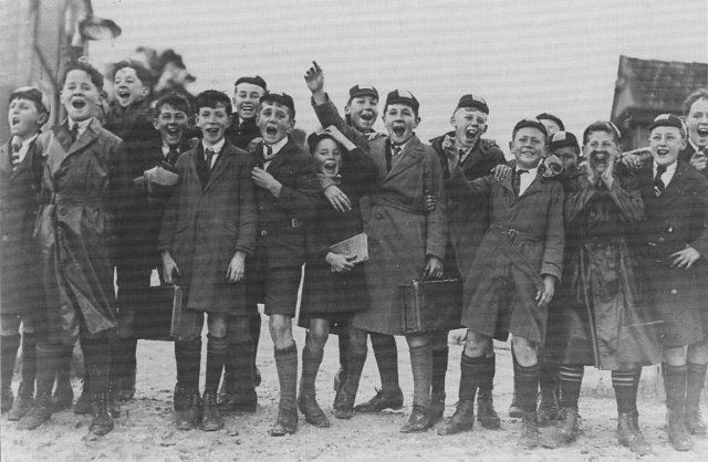 File:Hale School Students, 1929.jpg